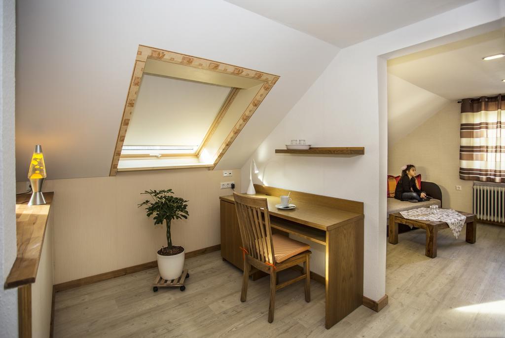 Boardinghouse Remchingen Baan Arun Apartment Exterior photo