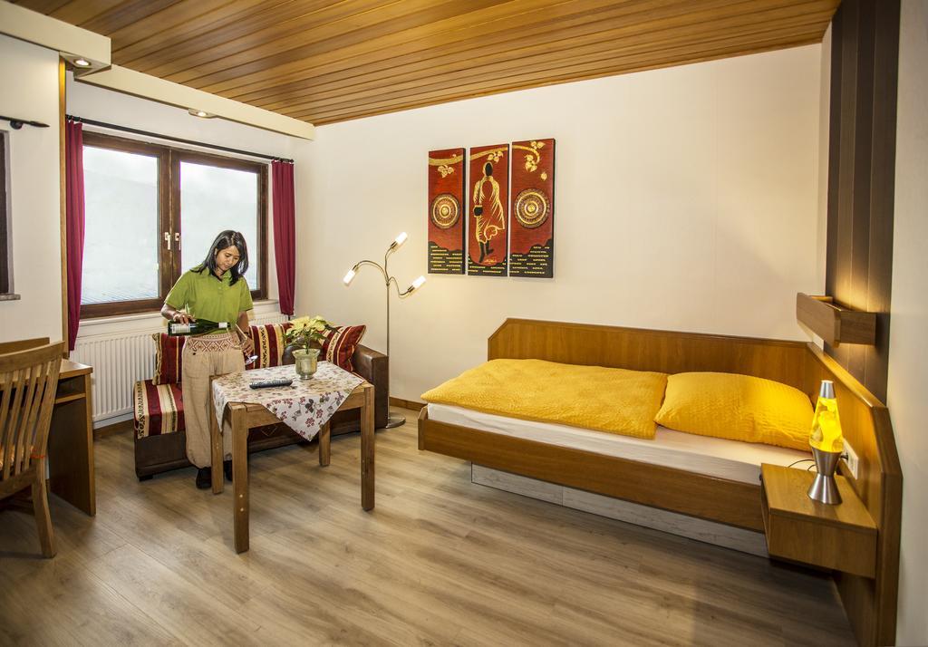 Boardinghouse Remchingen Baan Arun Apartment Exterior photo