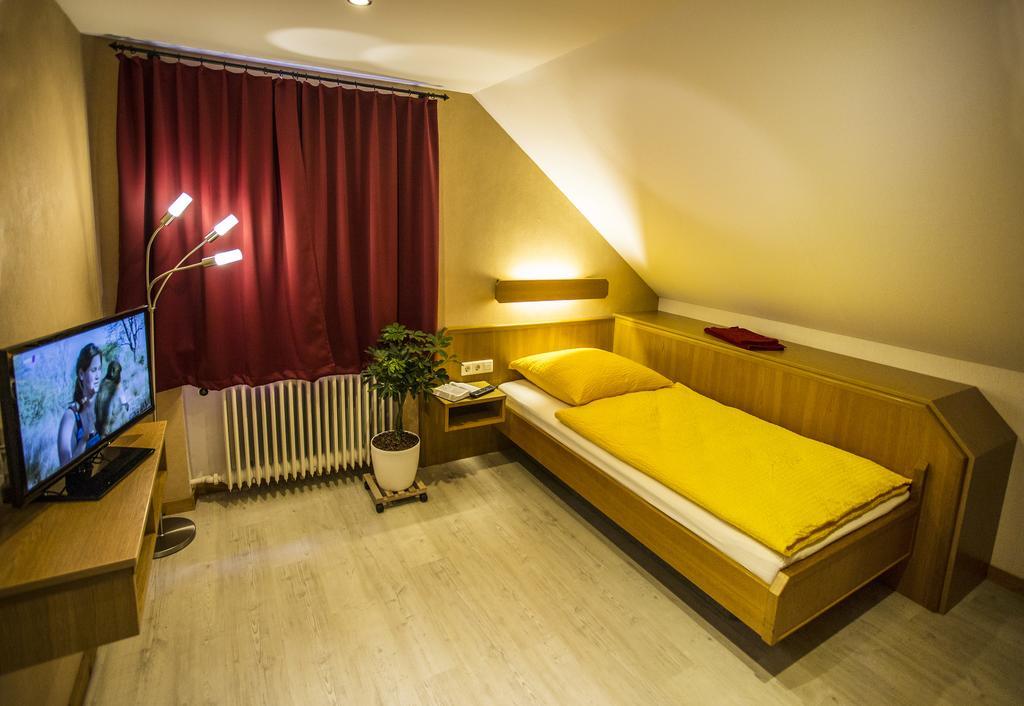 Boardinghouse Remchingen Baan Arun Apartment Exterior photo